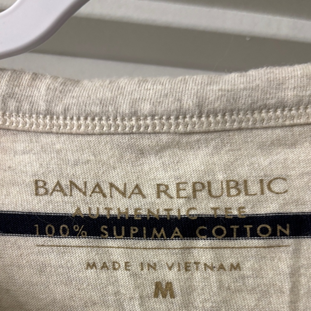 Banana Republic Tee - Picture 3 of 3